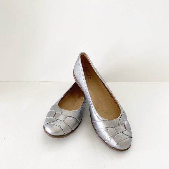 BNIB Naturalizer Fabiola Leather Round Toe Flats Silver Frost 7.5 - Picture 13 of 14